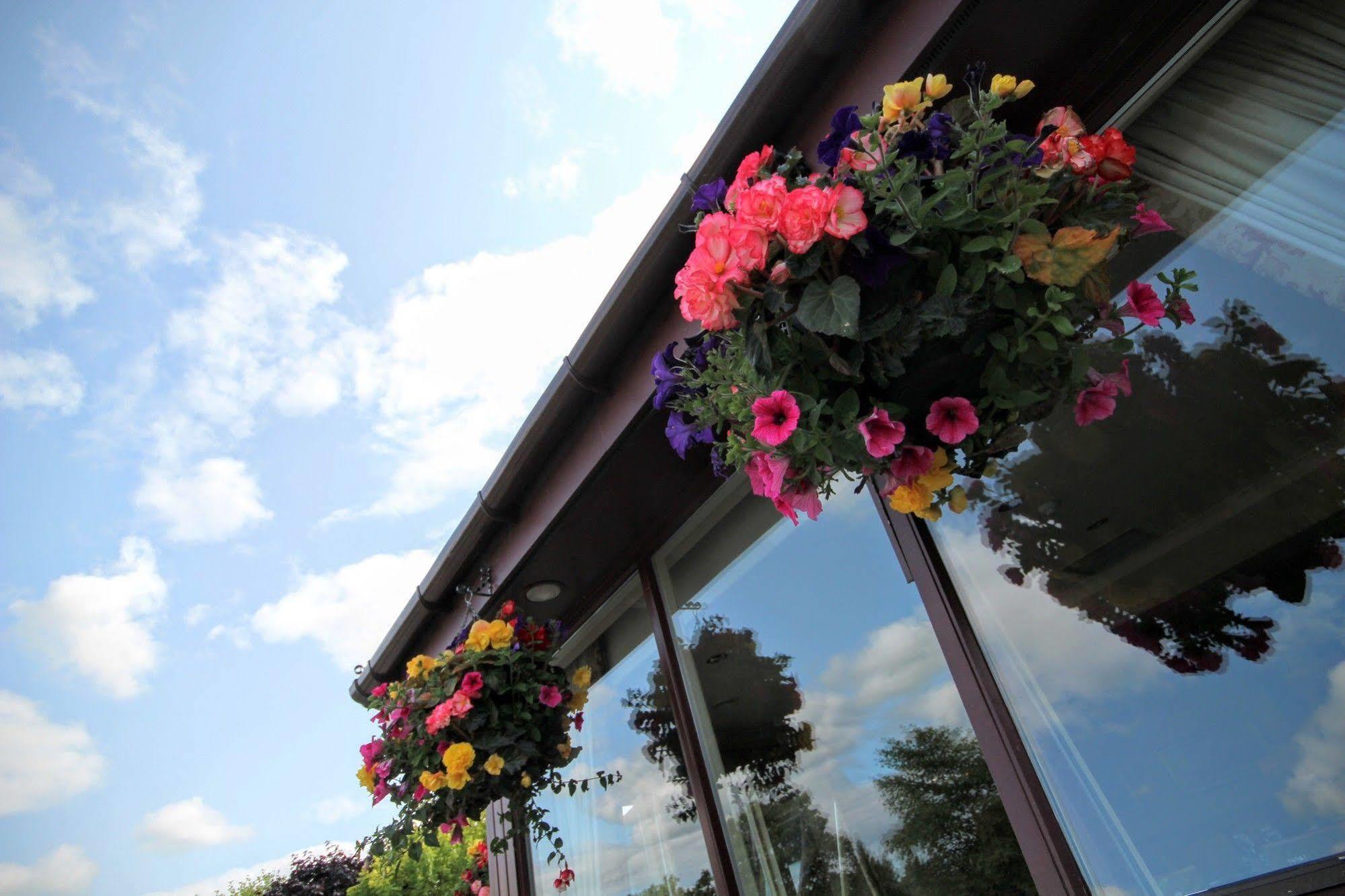 Strathburn Hotel Inverurie By Compass Hospitality Екстер'єр фото